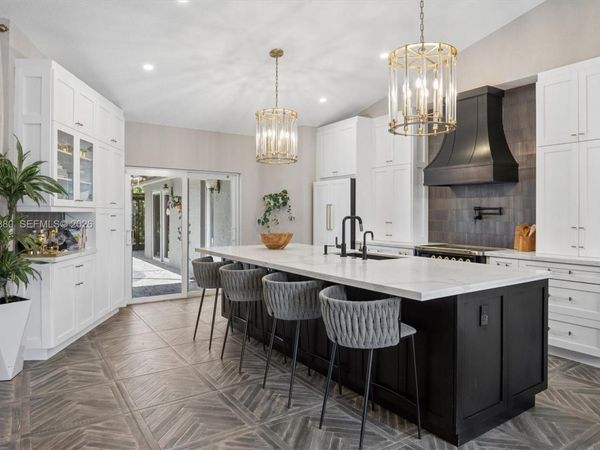 811 Amherst Ave , Davie, FL 33325