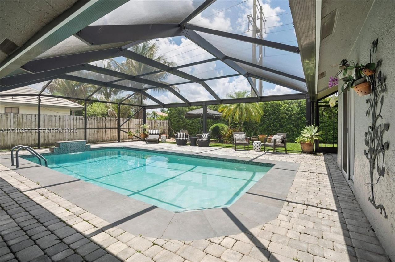 811 Amherst Ave, Davie, FL 33325 Photo