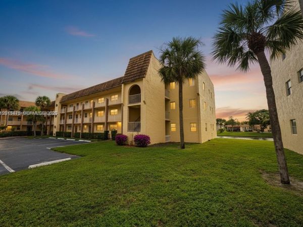 8465 Sunrise Lakes Blvd , Unit 212, Sunrise, FL 33322