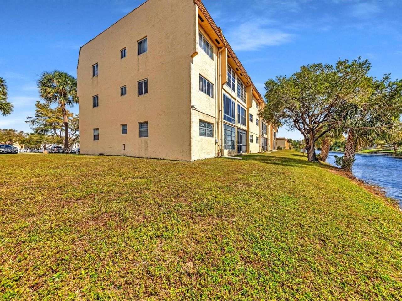 8465 Sunrise Lakes Blvd , Unit 212, Sunrise, FL 33322 Photo