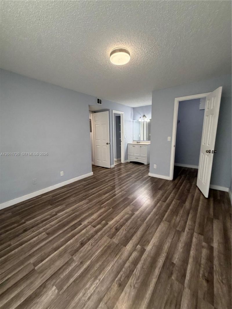 1306o0 Vista Isles Drive , Unit 221, Sunrise, FL 33325 Photo