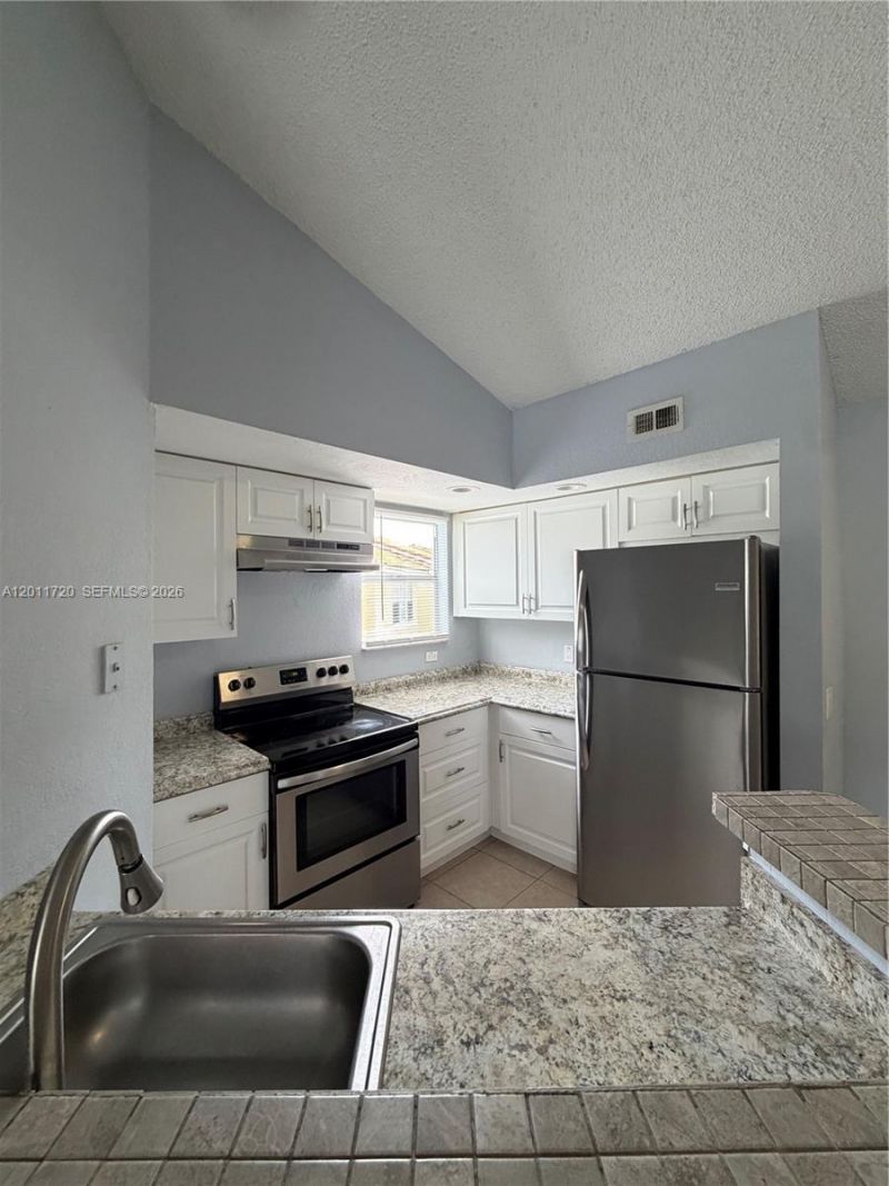 1306o0 Vista Isles Drive , Unit 221, Sunrise, FL 33325 Photo
