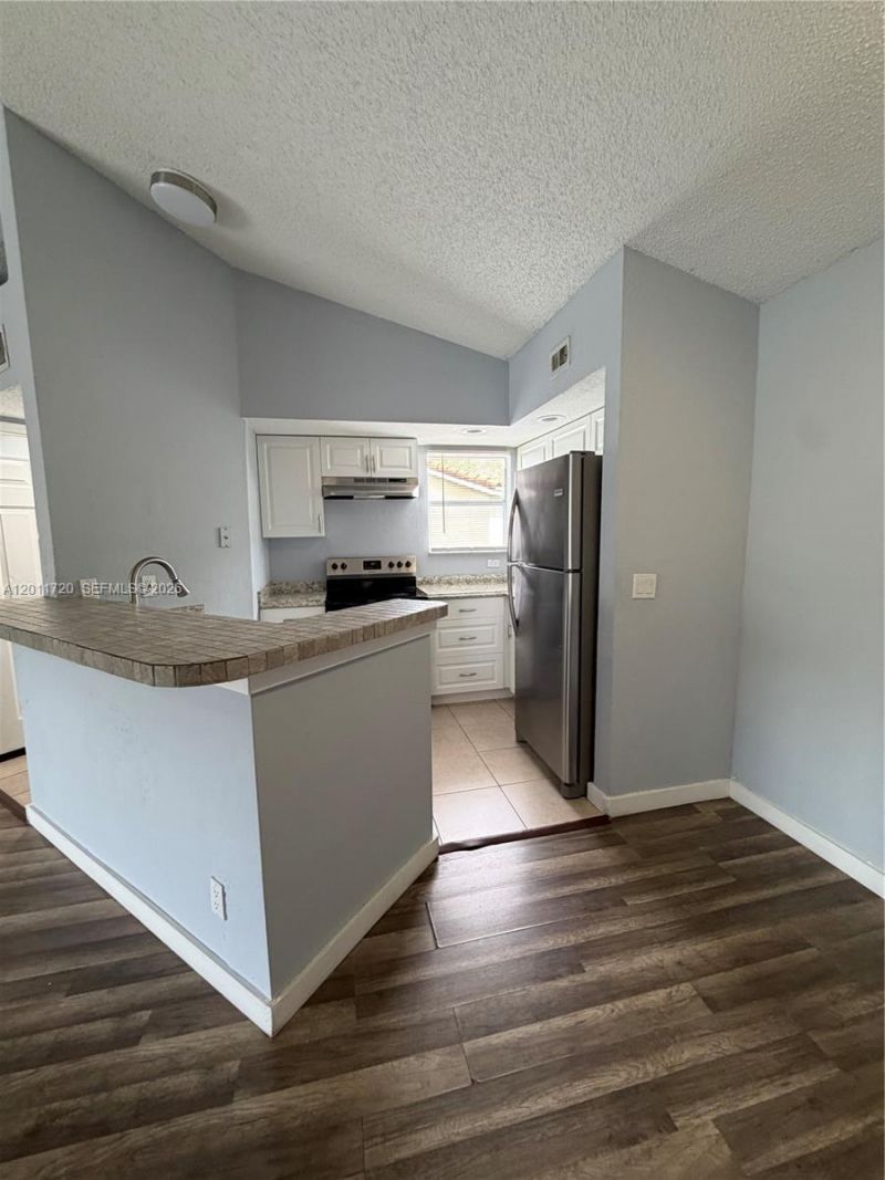1306o0 Vista Isles Drive , Unit 221, Sunrise, FL 33325 Photo