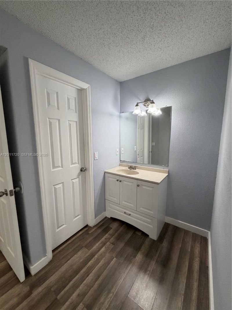 1306o0 Vista Isles Drive , Unit 221, Sunrise, FL 33325 Photo