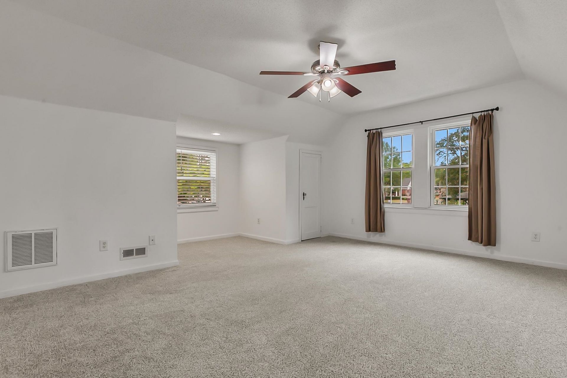 3806 Bryant St. Photo 31