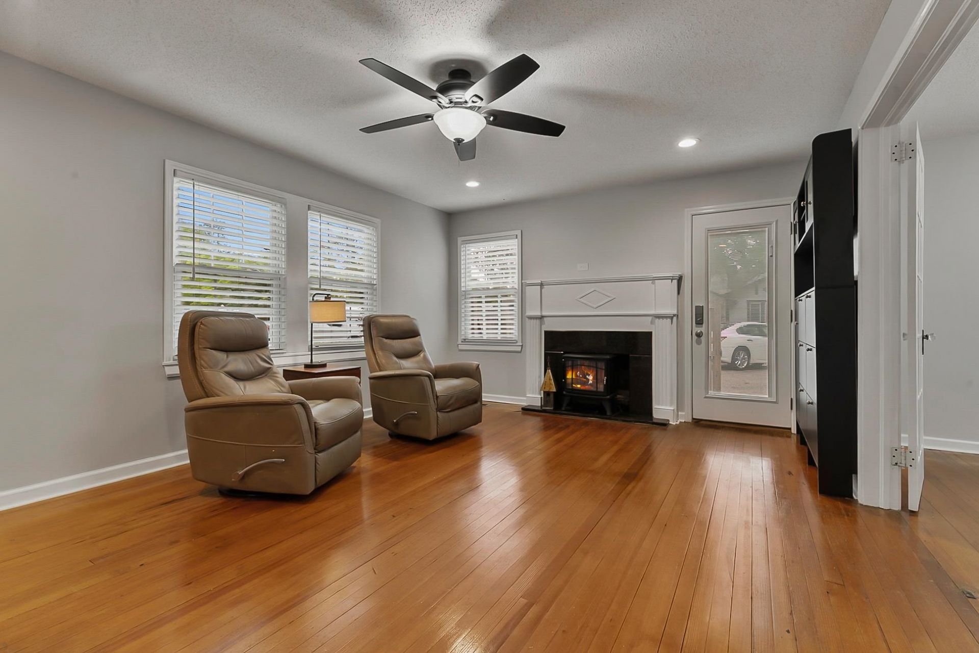 3806 Bryant St. Photo 4