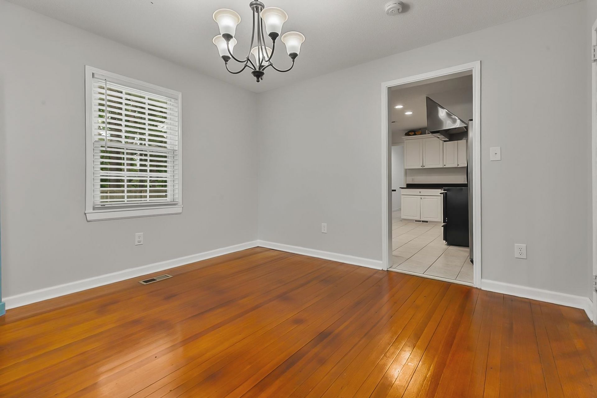 3806 Bryant St. Photo 8