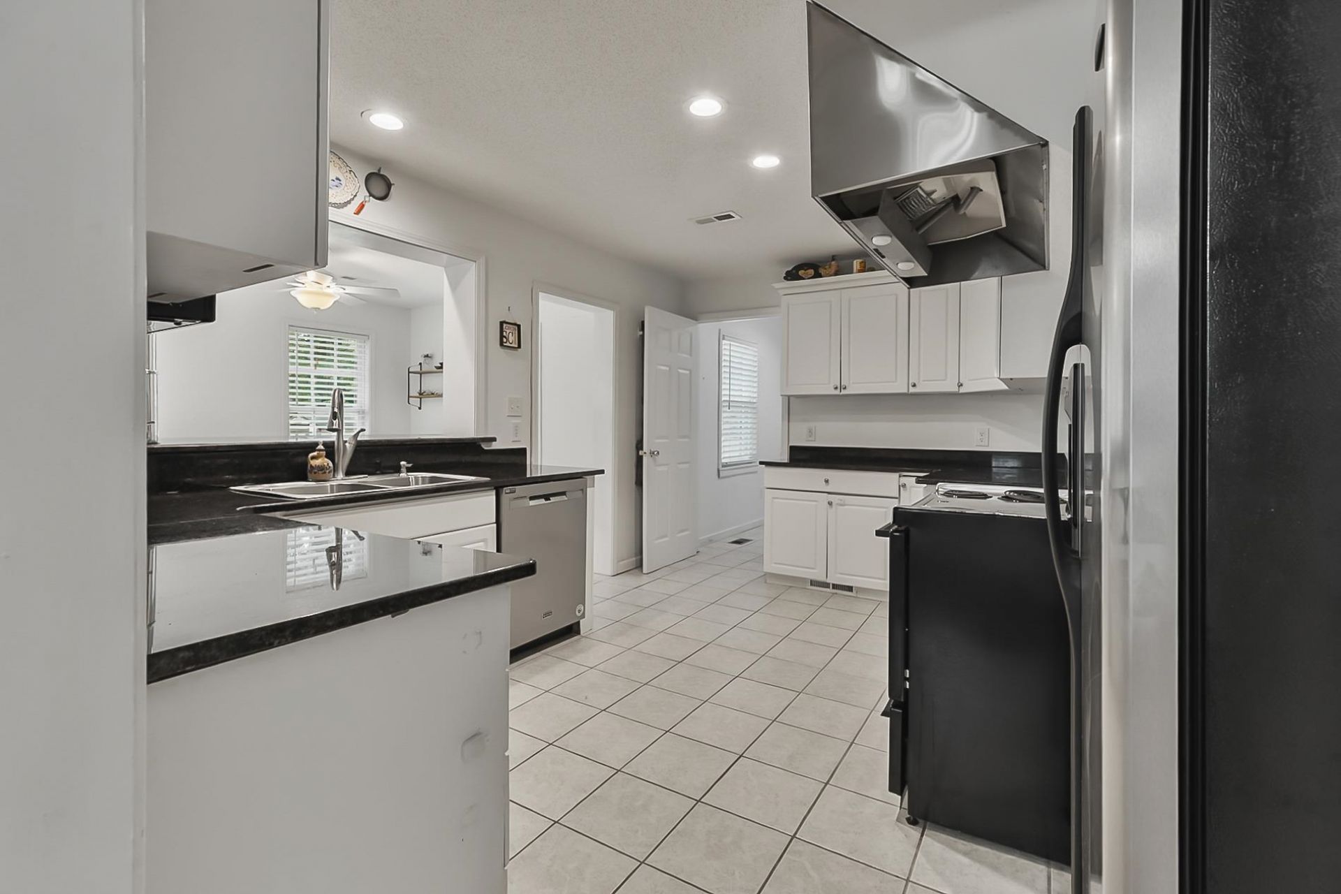 3806 Bryant St. Photo 9