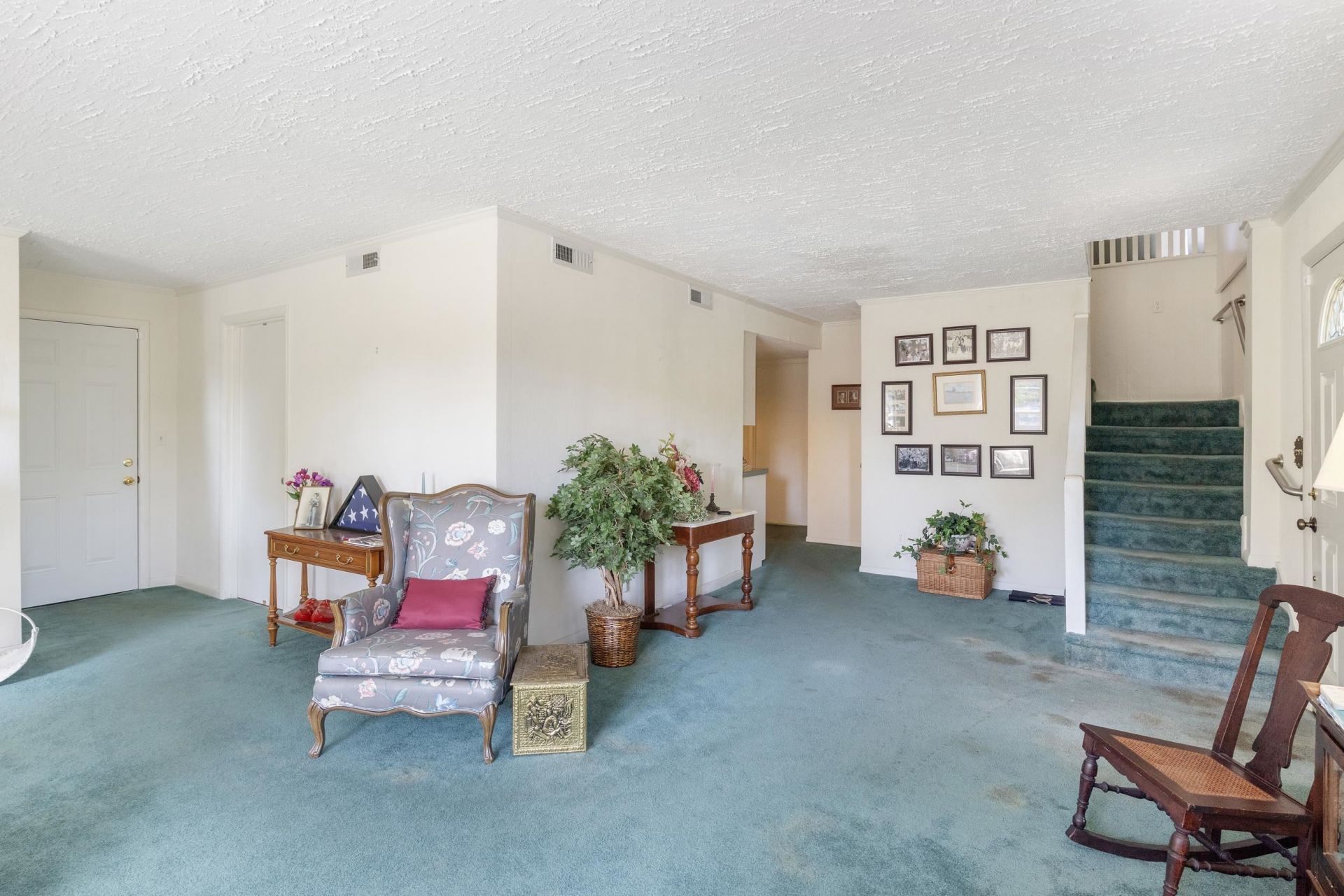 1000 Strand Ave. Photo 11