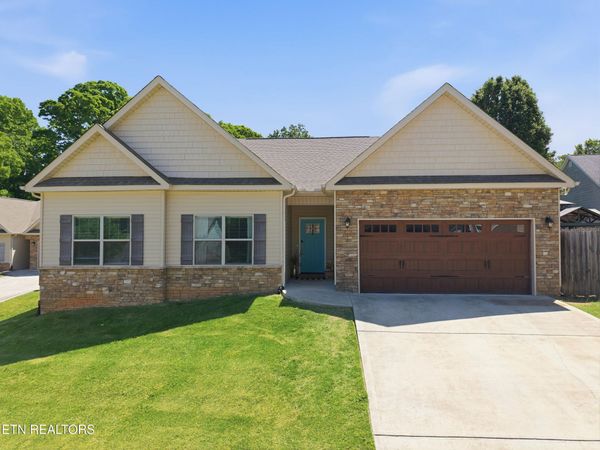 814 Mackenzie Drive, Maryville, TN 37804