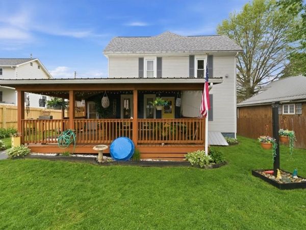 142 Main St , Ford City, PA 16226