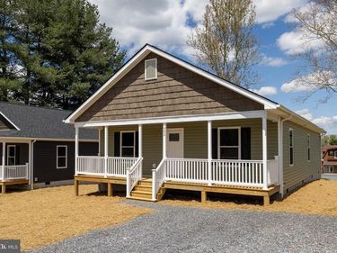 340 W FAIRFAX AVENUE, ELKTON, VA 22827