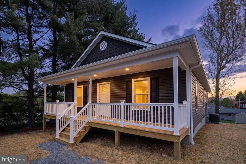 342 W Fairfax Avenue , Elkton, VA 22827 Main Photo