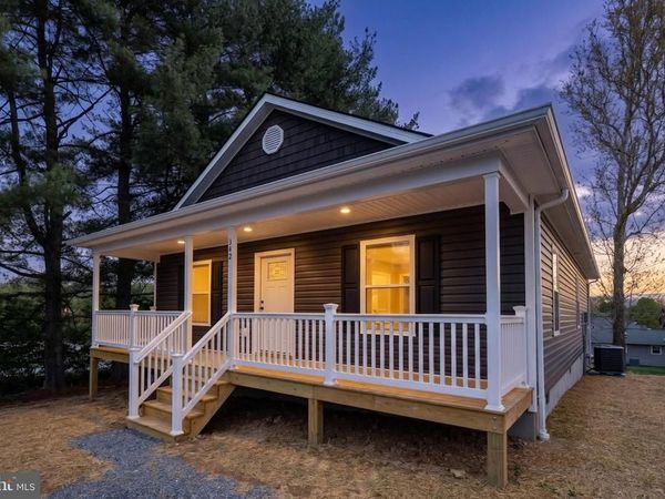 342 W FAIRFAX AVENUE, ELKTON, VA 22827