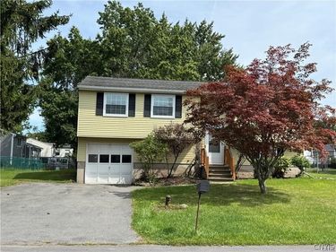 8265 Warbler , Liverpool, NY 13090