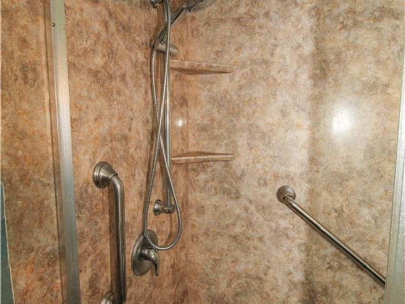 4040 Broadway , Lorain, OH 44052 Photo 30