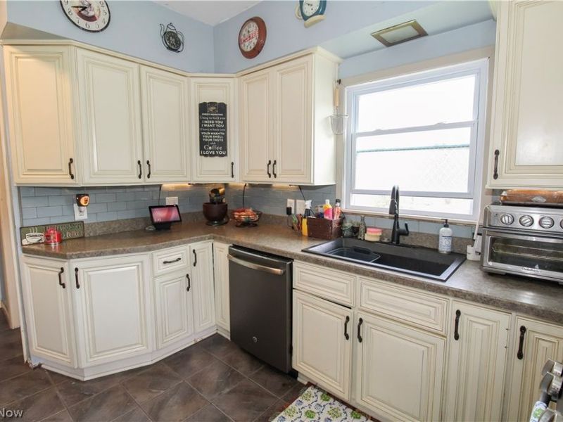 4040 Broadway , Lorain, OH 44052 Photo 9