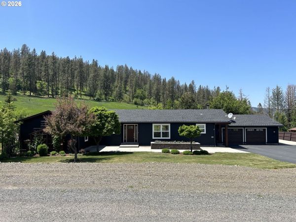 506 S HOLMES ST, Wallowa, OR 97885