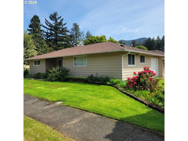 47858 W 1ST ST, Oakridge, OR 97463