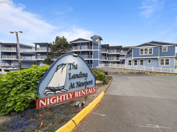 890 SE BAY BLVD, Unit 206, Newport, OR 97365