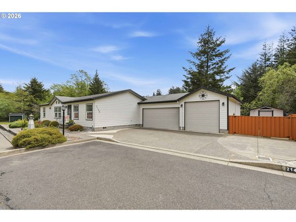 2145 LYNNE DR, North Bend, OR 97459