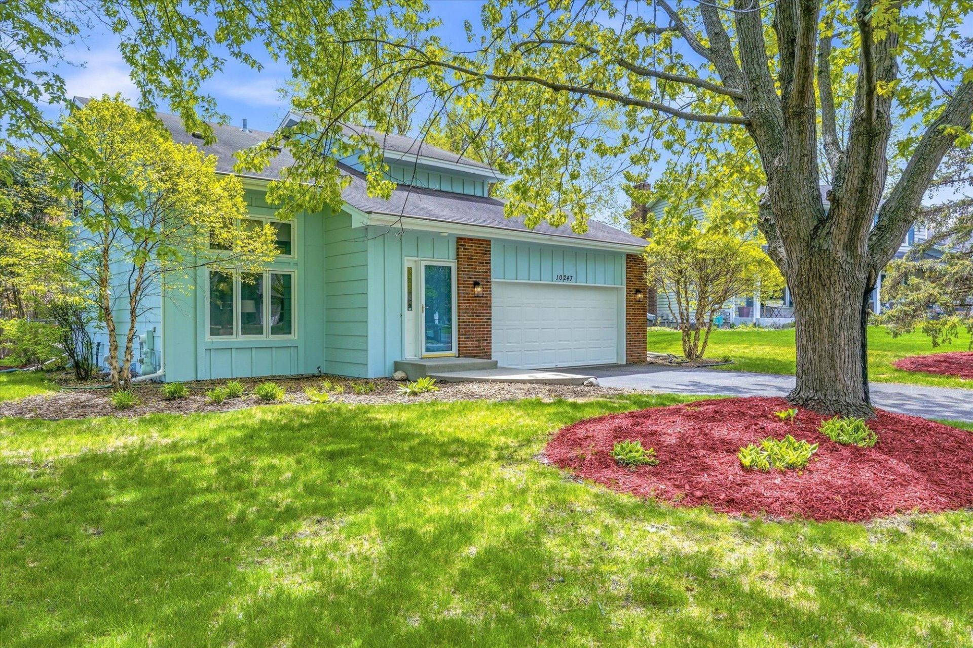 10247 Nottingham Trail, Eden Prairie, MN 55347 Main Photo