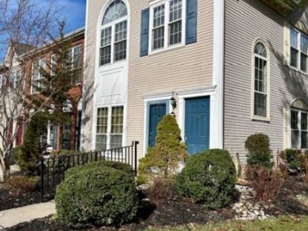 63 Gregory Ln, Franklin, NJ 08823