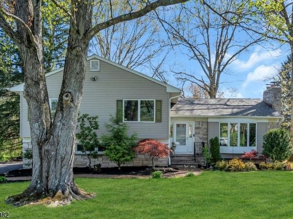 42 Crest Dr, Bernards, NJ 07920