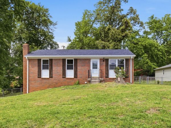 307 Southern Dr, Clarksville, TN 37042