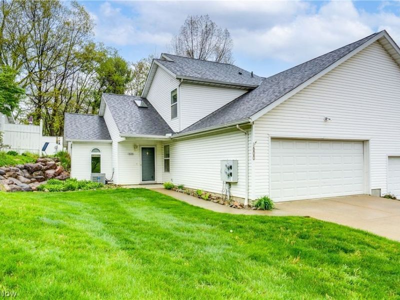 600 Hilltop Terrace, Tallmadge, OH 44278 Photo 2