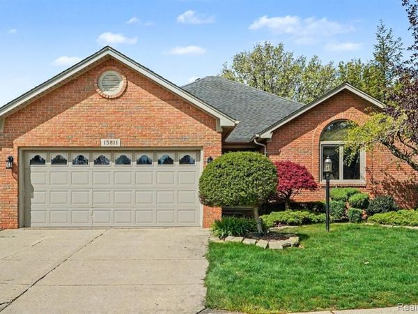 15811 Horseshoe Path Court, Clinton Twp, MI 48035