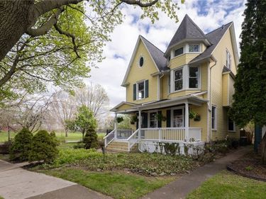27 Riverside Street , Rochester, NY 14613