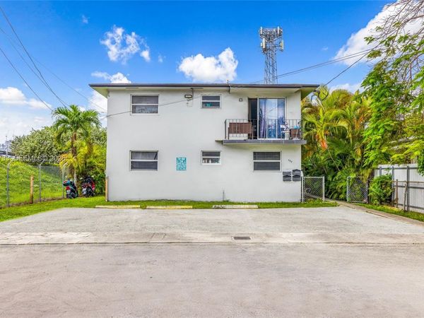 650 NW 28th St , Miami, FL 33127