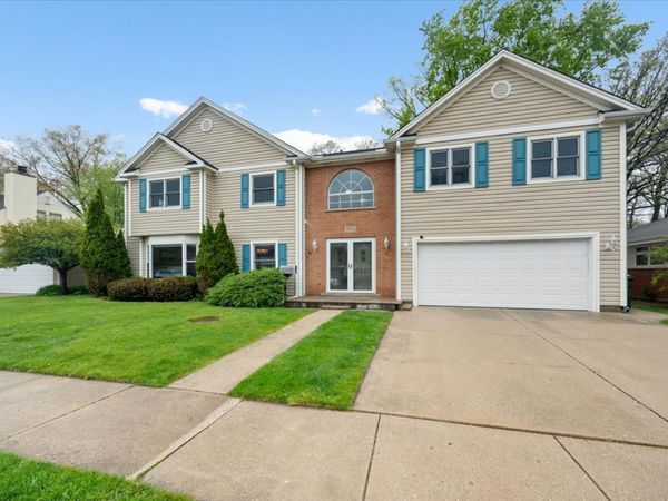5844 Capri Lane , Morton Grove, IL 60053