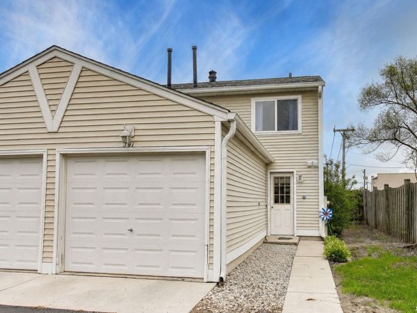 391 Meadow Green Lane , Round Lake Beach, IL 60073