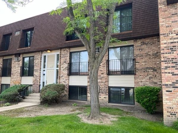 183 N Waters Edge Drive W, Unit 301, Glendale Heights, IL 60139