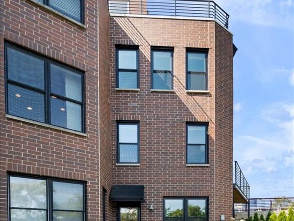2976 N Riverwalk Drive , Unit 70, Chicago, IL 60618