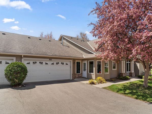 962 Stratford Lane W, Burnsville, MN 55337
