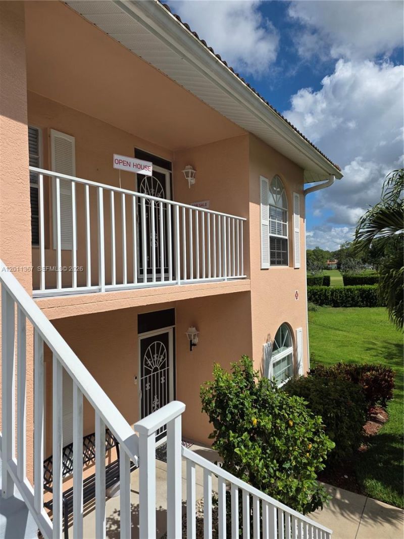 575 Augusta Boulevard , Unit 8, Naples, FL 34113 Photo