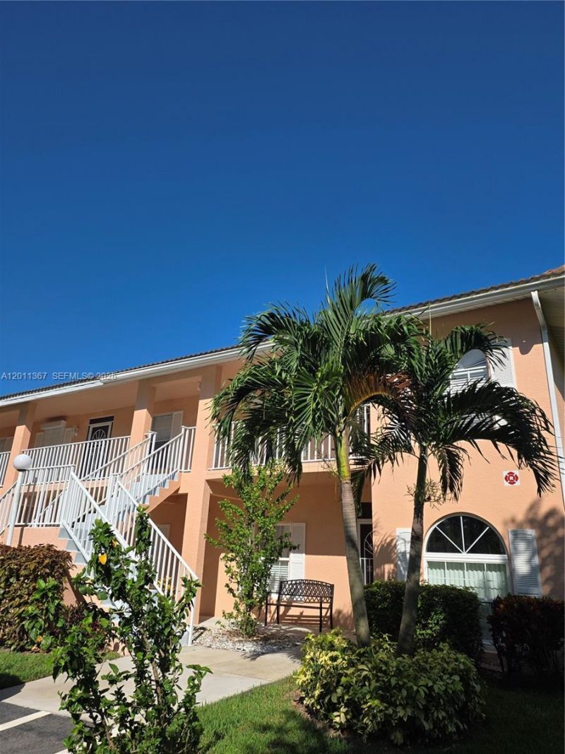 575 Augusta Boulevard , Unit 8, Naples, FL 34113 Photo