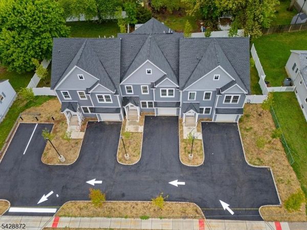 8 Travers Ave, Edison, NJ 08817