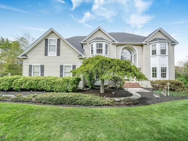 6 Wolfe Run Ct, Washington, NJ 07853
