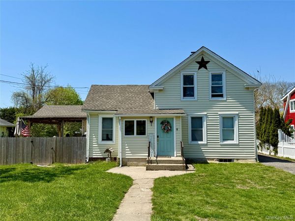 86 Tyler Avenue, West Sayville, NY 11796