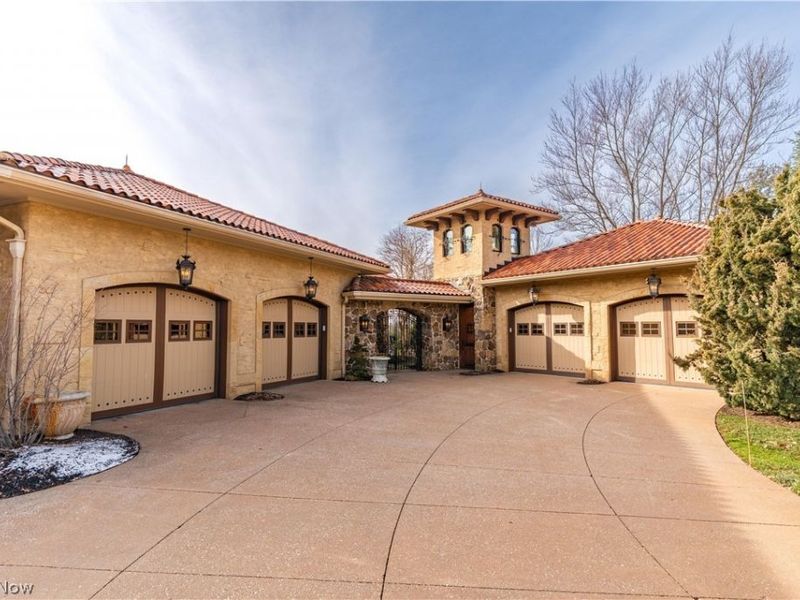 4809 Lantern Hill Circle NW, Canton, OH 44718 Photo 2