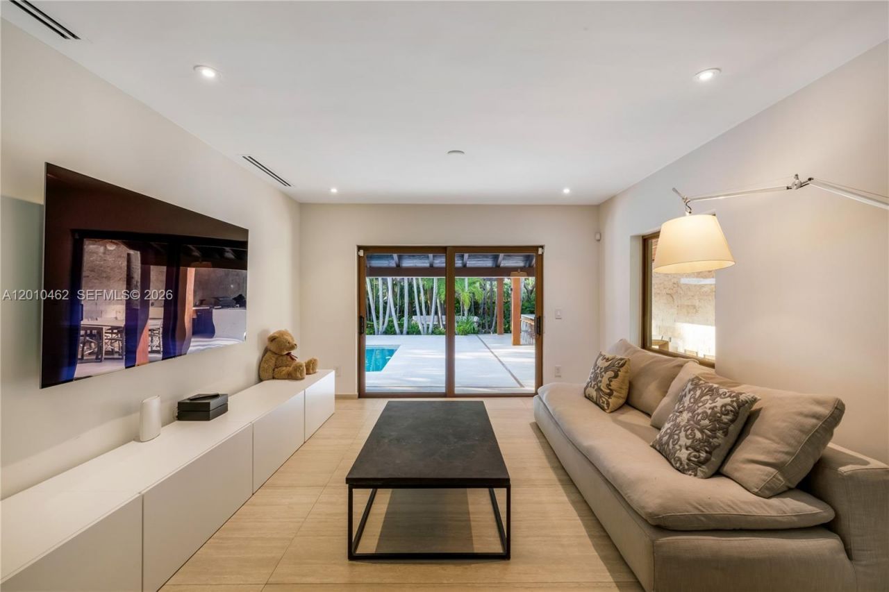 3600 Stewart Ave, Miami, FL 33133 Photo