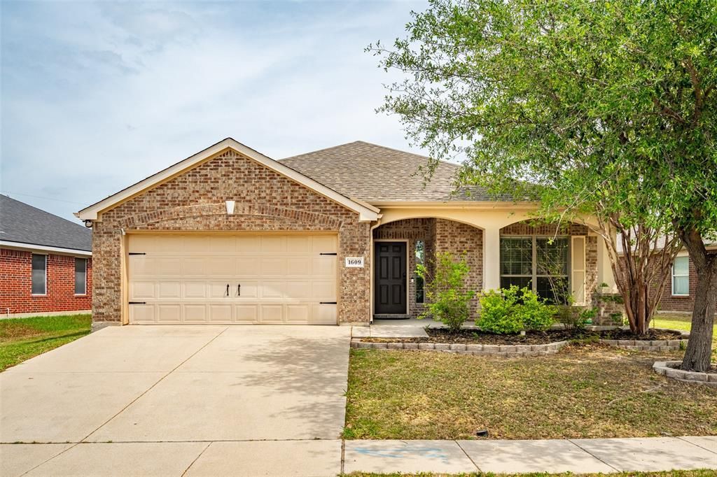 1609 Desperado Road, Fort Worth, TX 76131 Main Photo