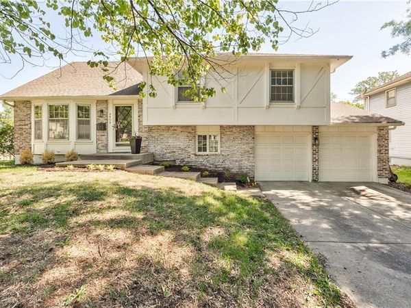9809 Connell Drive, Overland Park, KS 66212