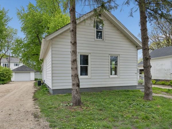 405 S Grant Street , Earlville, IL 60518