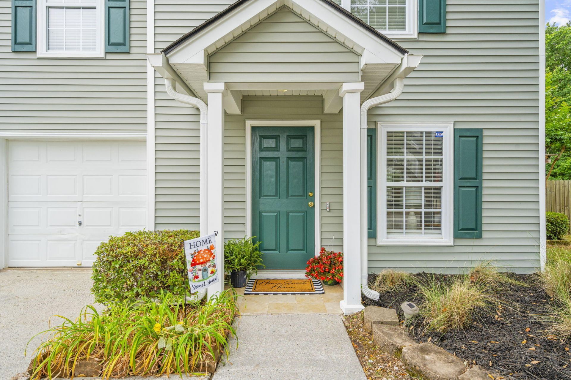 5055 Thornton Drive Photo 2