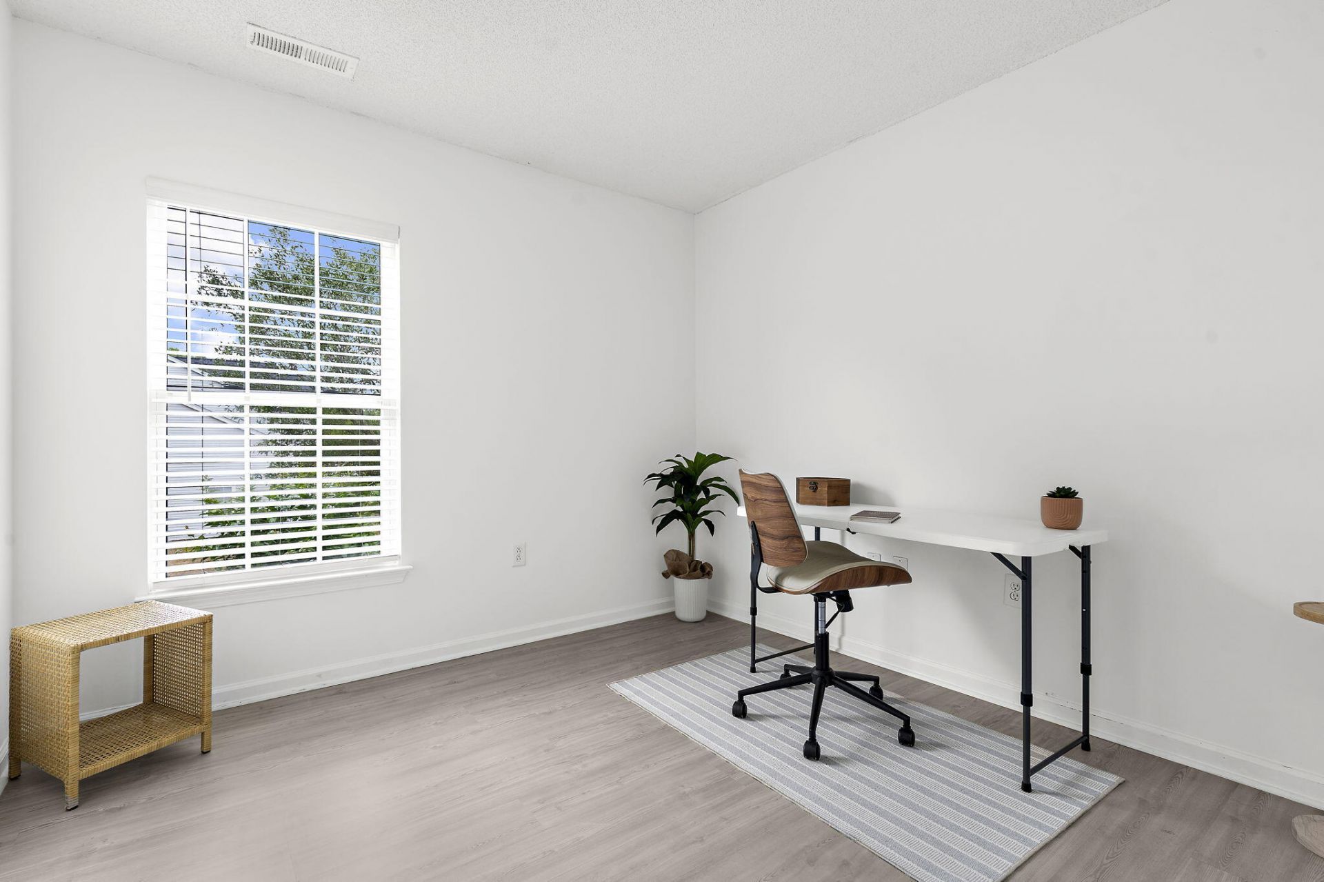 5055 Thornton Drive Photo 21